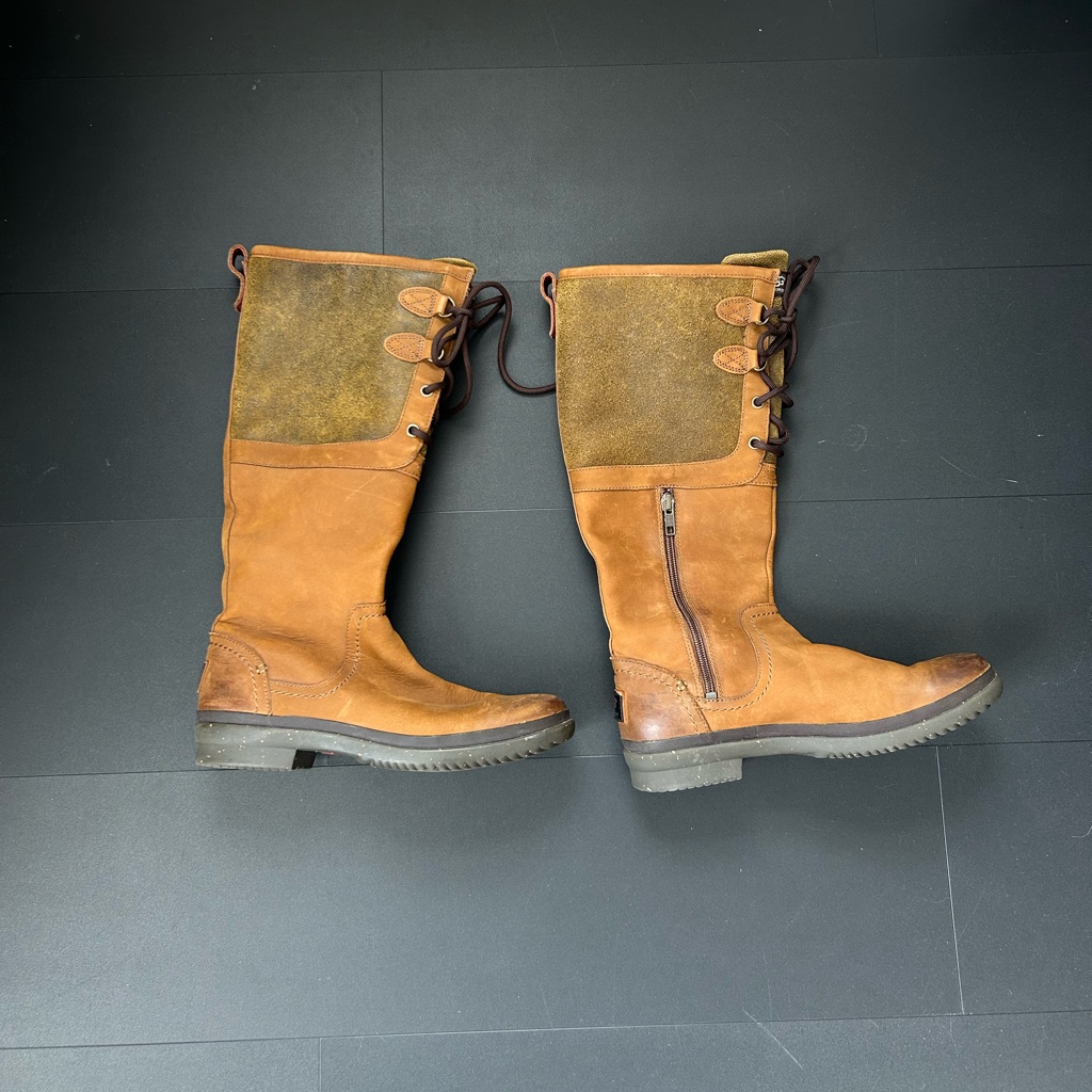 Ugg Esla Boots